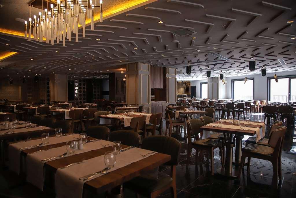 Ramada By Wyndham أرزروم المطعم الصورة